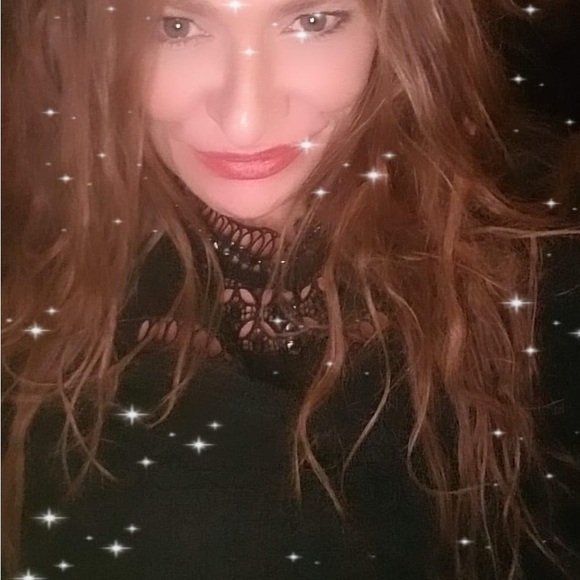 Meet your Poshers, The Dirty Daisies! - Picture 3 of 5